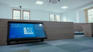 Sala de juntas Crestron para reuniones remotas