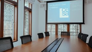 Sala ejecutiva con control Crestron integrado